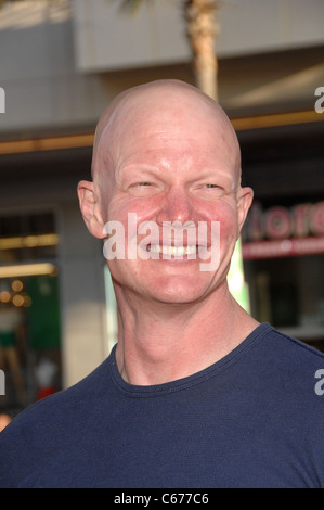 Derek Mears presso gli arrivi per luogo di Il pianeta delle scimmie Premiere, Grauman's Chinese Theatre di Los Angeles, CA Luglio 28, 2011. Foto Da: Michael Germana/Everett Collection Foto Stock