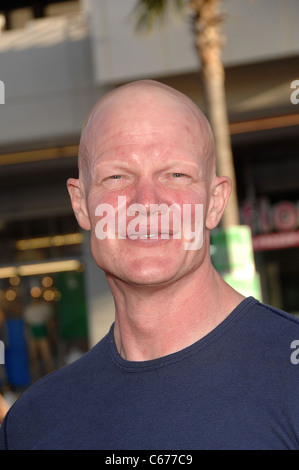 Derek Mears presso gli arrivi per luogo di Il pianeta delle scimmie Premiere, Grauman's Chinese Theatre di Los Angeles, CA Luglio 28, 2011. Foto Da: Michael Germana/Everett Collection Foto Stock