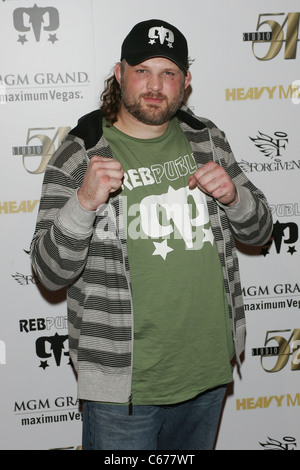 Roy 'grande paese' Nelson all'arrivo ufficiale MMA pesanti After-Fight partito, Studio 54 a MGM Grand, Las Vegas NV, 28 maggio 2011. Foto di: James Atoa/Everett Collection Foto Stock