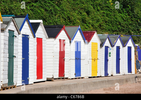 Pittoresca spiaggia di capanne, Corbyn's Beach, Torquay, Tor Bay, Devon, Inghilterra, Regno Unito Foto Stock