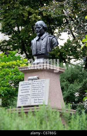 Busto di William Shakespeare in St Mary Aldermanbury giardino, città di Londra, Inghilterra Foto Stock