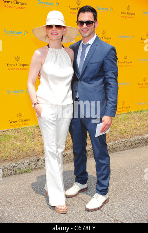 Julianna Margulies, marito Keith Lieberthal ad una apparizione pubblica per il 2010 Veuve Clicquot Polo Classic, Governors Island, New Foto Stock