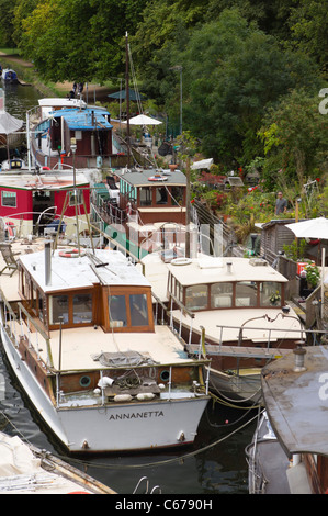 Kingston on Thames, Surrey (Londra UK) - in Hampton Wick riva del fiume Foto Stock