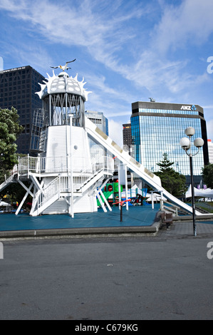 La Banca ANZ High-Rise Tower Building a Lampton Quay con la parte di Frank Kitts Park Wellington Isola del nord della Nuova Zelanda Foto Stock