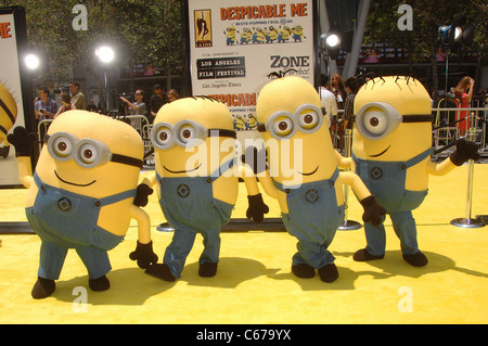 I Minion presso gli arrivi per spregevole ME Premiere, Nokia Theater L.A. LIVE, Los Angeles, CA 27 Giugno 2010. Foto Da: Michael Germana/Everett Collection Foto Stock