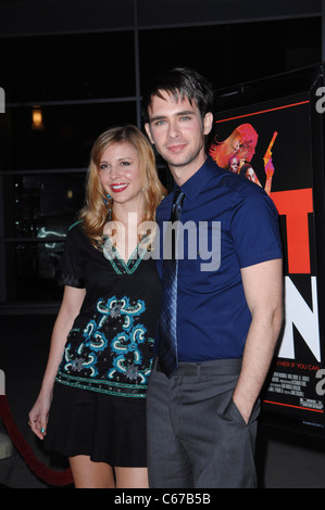 Scott Mechlowicz, Heather presso gli arrivi per CAT RUN Premiere, Arclight Glossari Affini Dome, Los Angeles, CA, 29 marzo 2011. Foto di: Elizabeth Goodenough/Everett Collection Foto Stock