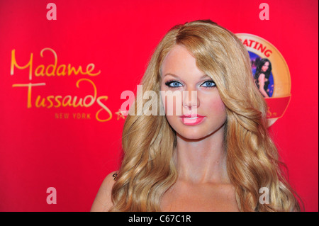 Taylor Swift cera figura in una apparizione pubblica per Taylor Swift cera figura presentando al Madame Tussauds, il Madame Tussauds di New York, New York, NY Ottobre 27, 2010. Foto di: Gregorio T. Binuya/Everett Collection Foto Stock