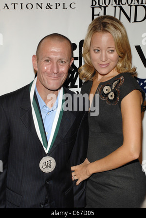 Calvin Borel; Lisa Funk presso gli arrivi per la venticinquesima edizione del Grande Sport Cena di leggende, Waldorf-Astoria Hotel, New York, NY Settembre 27, 2010. Foto di: William D. Bird/Everett Collection Foto Stock