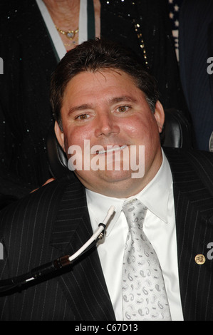 Marc Buoniconti presso gli arrivi per la venticinquesima edizione del Grande Sport Cena di leggende, Waldorf-Astoria Hotel, New York, NY Settembre 27, 2010. Foto di: William D. Bird/Everett Collection Foto Stock