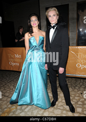 Austin Scarlett presso gli arrivi per il Metropolitan Opera di New York la stagione di Gala di apertura notturna, Lincoln Center di New York, NY Settembre 27, 2010. Foto di: Desiree Navarro/Everett Collection Foto Stock