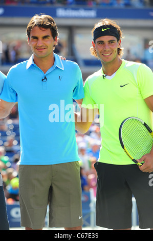 Roger Federer Rafael Nadal ad una apparizione pubblica per il 2010 Arthur Ashe Kids Day, USTA Billie Jean King National Tennis Center, Foto Stock