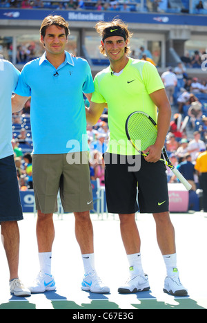 Roger Federer Rafael Nadal ad una apparizione pubblica per il 2010 Arthur Ashe Kids Day, USTA Billie Jean King National Tennis Center, Foto Stock