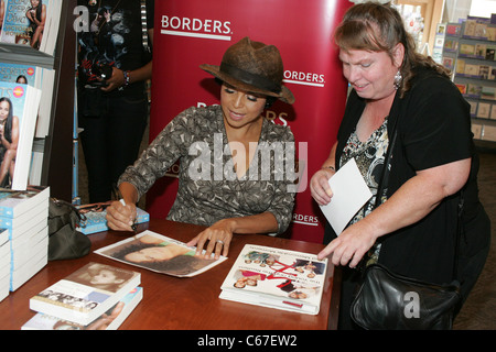 Victoria Rowell, Ventola alla in-store aspetto per i segreti di una soap opera Diva libro firma con Victoria Rowell, frontiere Book Store, Las Vegas NV, Agosto 28, 2010. Foto di: James Atoa/Everett Collection Foto Stock