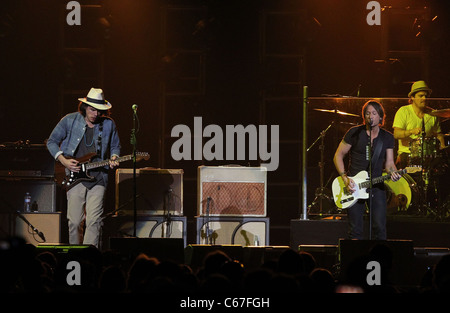 John Mayer, Keith Urban di presenze per 2011 Tiger marmellata, Mandalay Bay Events Centre di Las Vegas, NV il 30 aprile 2011. Foto di: MORA/Everett Collection Foto Stock