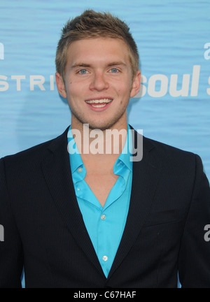 Chris Brochu presso gli arrivi per anima SURFER Premiere, Arclight Glossari Affini Dome, Los Angeles, CA Marzo 30, 2011. Foto di: Dee Cercone/Everett Collection Foto Stock