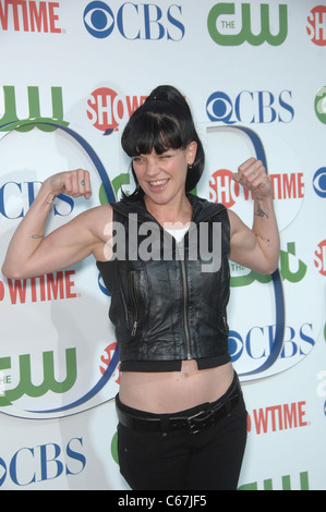 Pauley Perette presso gli arrivi per CBS, CW e TCA Showtime Summer Press Tour Party, il Beverly Hilton Hotel di Beverly Hills, CA Luglio 28, 2010. Foto Da: Michael Germana/Everett Collection Foto Stock