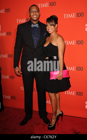 Carmelo Anthony, La La Vasquez presso gli arrivi per tempo 100 GALA, Frederick P. Rose Hall - Jazz al Lincoln Center di New York, NY Aprile 26, 2011. Foto di: Kristin Callahan/Everett Collection Foto Stock