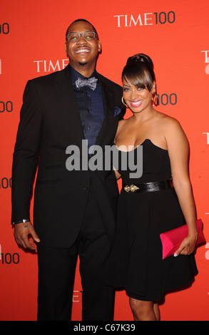 Carmelo Anthony, La La Vasquez presso gli arrivi per tempo 100 GALA, Frederick P. Rose Hall - Jazz al Lincoln Center di New York, NY Aprile 26, 2011. Foto di: Kristin Callahan/Everett Collection Foto Stock