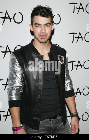 Joe Jonas presso gli arrivi di Billboard Awards Pre-Party a TAO, TAO Nightclub al Venetian Resort Hotel and Casino Las Vegas NV, 21 maggio 2011. Foto di: James Atoa/Everett Collection Foto Stock