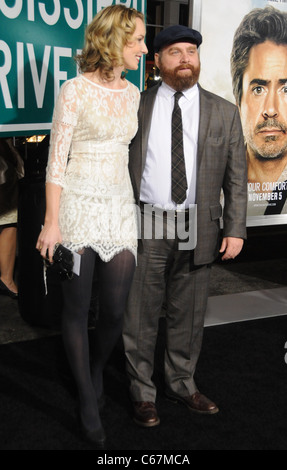 Zach Galifianakis presso gli arrivi per DATA DI SCADENZA Premiere, Grauman's Chinese Theatre di Los Angeles, CA Ottobre 28, 2010. Foto di: Dee Foto Stock