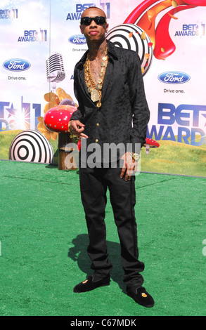 Michael Stevenson (aka Tyga) presso gli arrivi per 2011 BET Awards, Shrine Auditorium, Los Angeles, CA il 26 giugno 2011. Foto di: Elizabeth Goodenough/Everett Collection Foto Stock