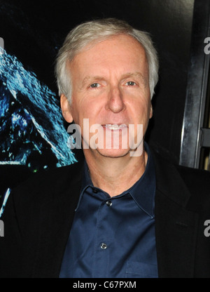 James Cameron presso gli arrivi per SANCTUM Premiere, Grauman's Chinese Theatre di Los Angeles, CA 31 gennaio 2011. Foto di: Dee Cercone/Everett Collection Foto Stock