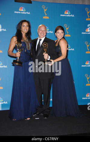 Padma Lakshmi, Tom Colicchio, Gail Simmons in sala stampa per la Academy of Television Arts & Sciences sessantaduesima Primetime Emmy Awards - PRESS ROOM, JW Marriott Media Center, Los Angeles, CA 29 agosto 2010. Foto Da: Michael Germana/Everett Collection Foto Stock