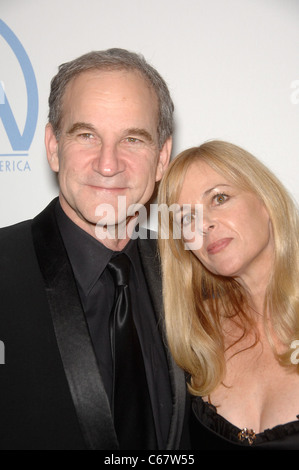 Herskovitz Marshall, Landry principali presso gli arrivi per la XXII edizione produttori Guild of America PGA Awards, il Beverly Hilton Hotel di Beverly Hills, CA 22 gennaio 2011. Foto Da: Michael Germana/Everett Collection Foto Stock