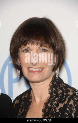 Gale Anne Hurd presso gli arrivi per la XXII edizione produttori Guild of America PGA Awards, il Beverly Hilton Hotel di Beverly Hills, CA 22 gennaio 2011. Foto Da: Michael Germana/Everett Collection Foto Stock