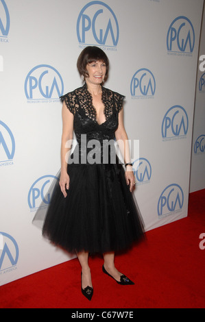 Gale Anne Hurd presso gli arrivi per la XXII edizione produttori Guild of America PGA Awards, il Beverly Hilton Hotel di Beverly Hills, CA 22 gennaio 2011. Foto Da: Michael Germana/Everett Collection Foto Stock