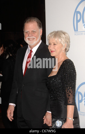 Taylor Hackford, Helen Mirren presso gli arrivi per la XXII edizione produttori Guild of America PGA Awards, il Beverly Hilton Hotel di Beverly Hills, CA 22 gennaio 2011. Foto Da: Michael Germana/Everett Collection Foto Stock