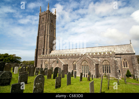 St Nectan la chiesa vicino Hartland in North Devon. La 128ft tower è un punto di riferimento sulla Hartland Peninsula Foto Stock