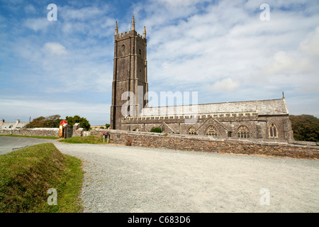 St Nectan la chiesa vicino Hartland in North Devon. La 128ft tower è un punto di riferimento sulla Hartland Peninsula Foto Stock