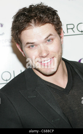 Kellan Lutz di presenze per la grande apertura del Marquee Nightclub, il Cosmopolitan di Las Vegas, Las Vegas NV, Dicembre 30, 2010. Foto di: James Atoa/Everett Collection Foto Stock