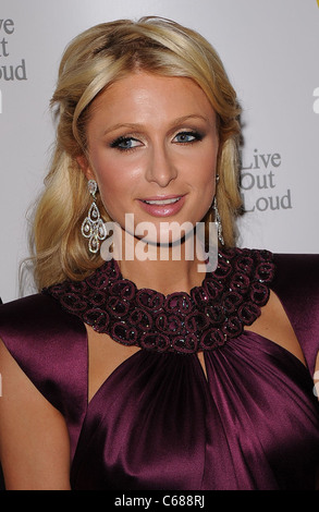 Paris Hilton ad una apparizione pubblica per rete di ossigeno iniziali di presentazione, Gotham City Hall di New York, NY, 4 aprile 2011. Foto di: Foto Stock