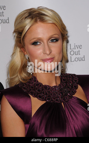 Paris Hilton ad una apparizione pubblica per rete di ossigeno iniziali di presentazione, Gotham City Hall di New York, NY, 4 aprile 2011. Foto di: Foto Stock