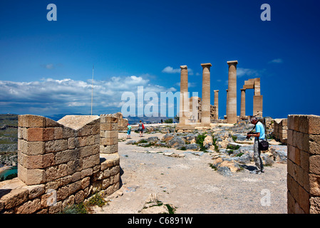 L'antico tempio di Athena Lindia, sull'Acropoli di Lindos, l' isola di Rodi, Dodecanneso, Grecia Foto Stock