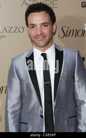 George Kotsiopoulos presso gli arrivi per Simon G. Gioielli Estate Soiree in azzurro, il Palazzo Resort Hotel Casino Las Vegas NV, Giugno 4, 2011. Foto di: James Atoa/Everett Collection Foto Stock