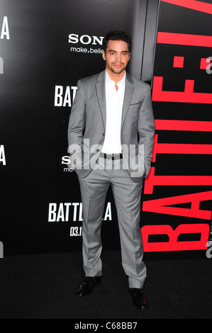 Ramon Rodriguez presso gli arrivi per la battaglia: LOS ANGELES Premiere, Regency Village Theatre di Los Angeles, CA 8 marzo 2011. Foto di: Foto Stock