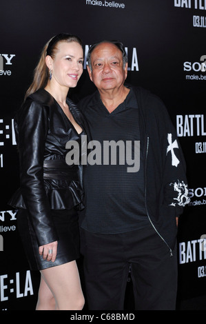 Cheech Marin, ospite presso gli arrivi per la battaglia: LOS ANGELES Premiere, Regency Village Theatre di Los Angeles, CA 8 marzo 2011. Foto Foto Stock