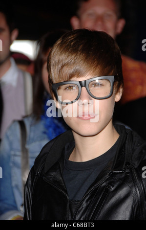 Justin Bieber presso gli arrivi per MEGAMIND Premiere, Grauman's Chinese Theatre di Los Angeles, CA 30 ottobre 2010. Foto Da: Michael Foto Stock