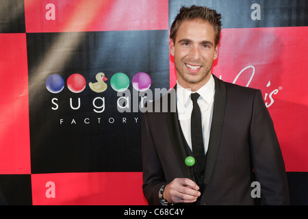 Simon Huck di presenze per la fabbrica di zucchero American Brasserie Grand Opening al Paris Las Vegas Paris Las Vegas Hotel Las Vegas NV il 4 marzo 2011. Foto di: James Atoa/Everett Collection Foto Stock