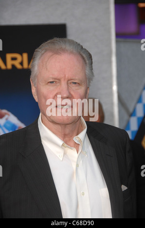 Jon Voight arrivi al Segretariato per la Premiere Mondiale, El Capitan theater, Los Angeles, CA il 30 settembre 2010. Foto Da: Michael Germana/Everett Collection Foto Stock