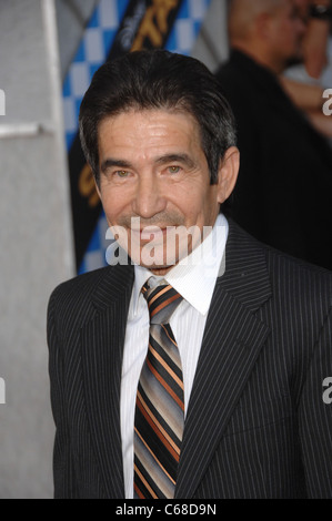 Laffit Pincay Jr. presso gli arrivi del segretariato Premiere Mondiale, El Capitan theater, Los Angeles, CA il 30 settembre 2010. Foto di: Foto Stock