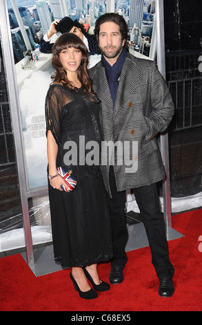 Zoe Buckman, David Schwimmer presso gli arrivi per ARTHUR Premiere, il Teatro Ziegfeld, New York, NY, 5 aprile 2011. Foto di: Kristin Callahan/Everett Collection Foto Stock