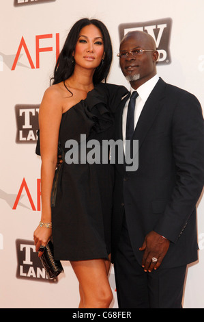 Kimora Lee Simmons, Djimon Hounsou presso gli arrivi per American Film Institute (AFI) 39th Life Achievement Award: un omaggio a Morgan Freeman, Sony molto, città di Culver, CA Giugno 9, 2011. Foto di: Elizabeth Goodenough/Everett Collection Foto Stock