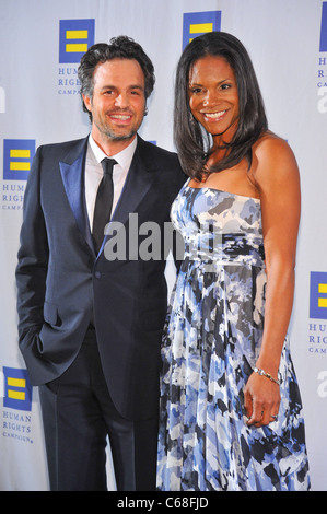 Mark Ruffalo, Audra McDonald presso gli arrivi per niente scuse - La decima edizione della Grande New York HRC Gala, Waldorf-Astoria Hotel, nuovo Foto Stock