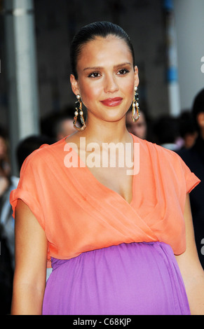 Jessica Alba presso gli arrivi per il 2011 CFDA Fashion Awards, Alice Tully Hall presso il Lincoln Center di New York, NY Giugno 6, 2011. Foto Foto Stock