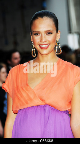 Jessica Alba presso gli arrivi per il 2011 CFDA Fashion Awards, Alice Tully Hall presso il Lincoln Center di New York, NY Giugno 6, 2011. Foto Foto Stock