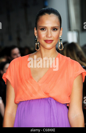 Jessica Alba presso gli arrivi per il 2011 CFDA Fashion Awards, Alice Tully Hall presso il Lincoln Center di New York, NY Giugno 6, 2011. Foto Foto Stock